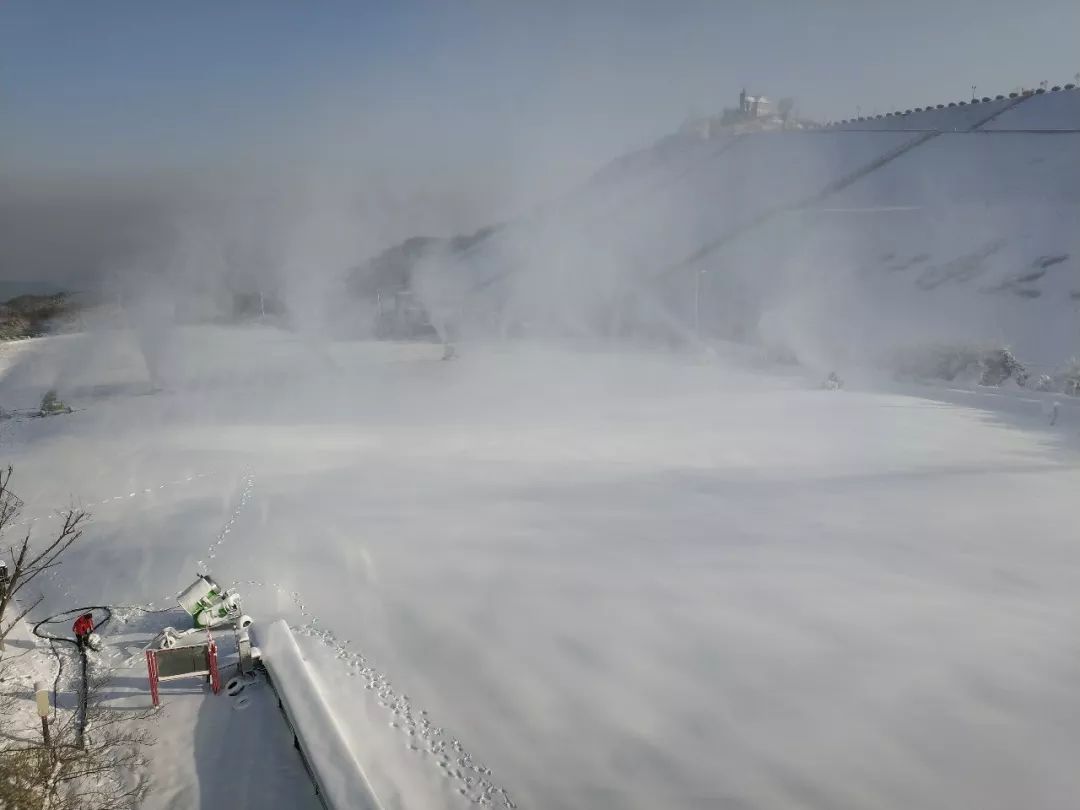 全国高山滑雪巡回赛，雪域风情尽展运动风采