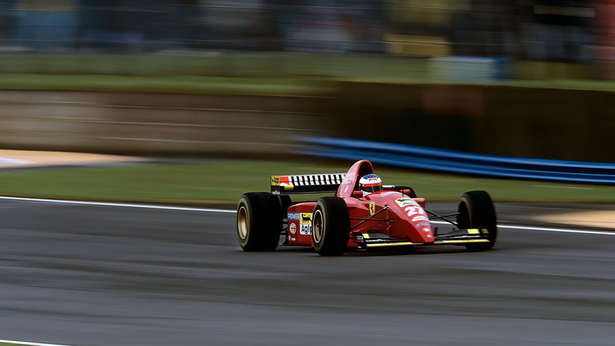 全球车迷狂欢夜：F1赛场现场直击，f1汽车比赛